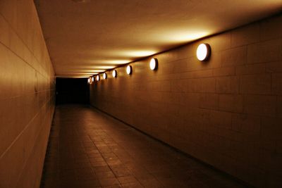 Underground underground walkway