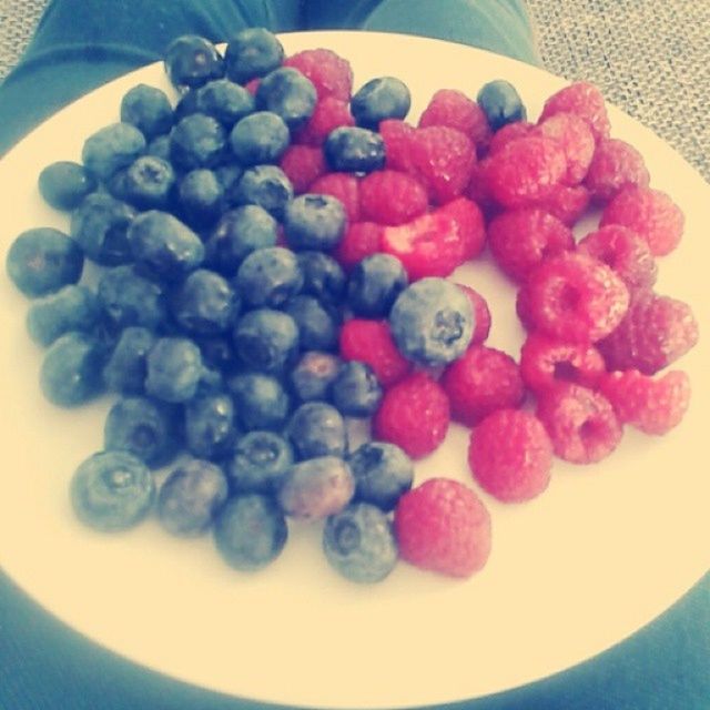 food and drink, food, fruit, freshness, indoors, healthy eating, blueberry, still life, high angle view, large group of objects, raspberry, berry fruit, grape, abundance, close-up, sweet food, strawberry, bowl, blackberry - fruit, table