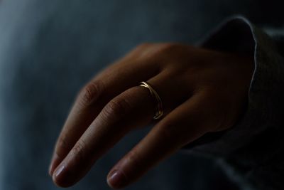 Close-up of woman hand wearing ring
