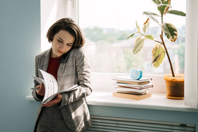 Legal business consultant, legal advisor, female lawyer businesswoman talking on cell phone