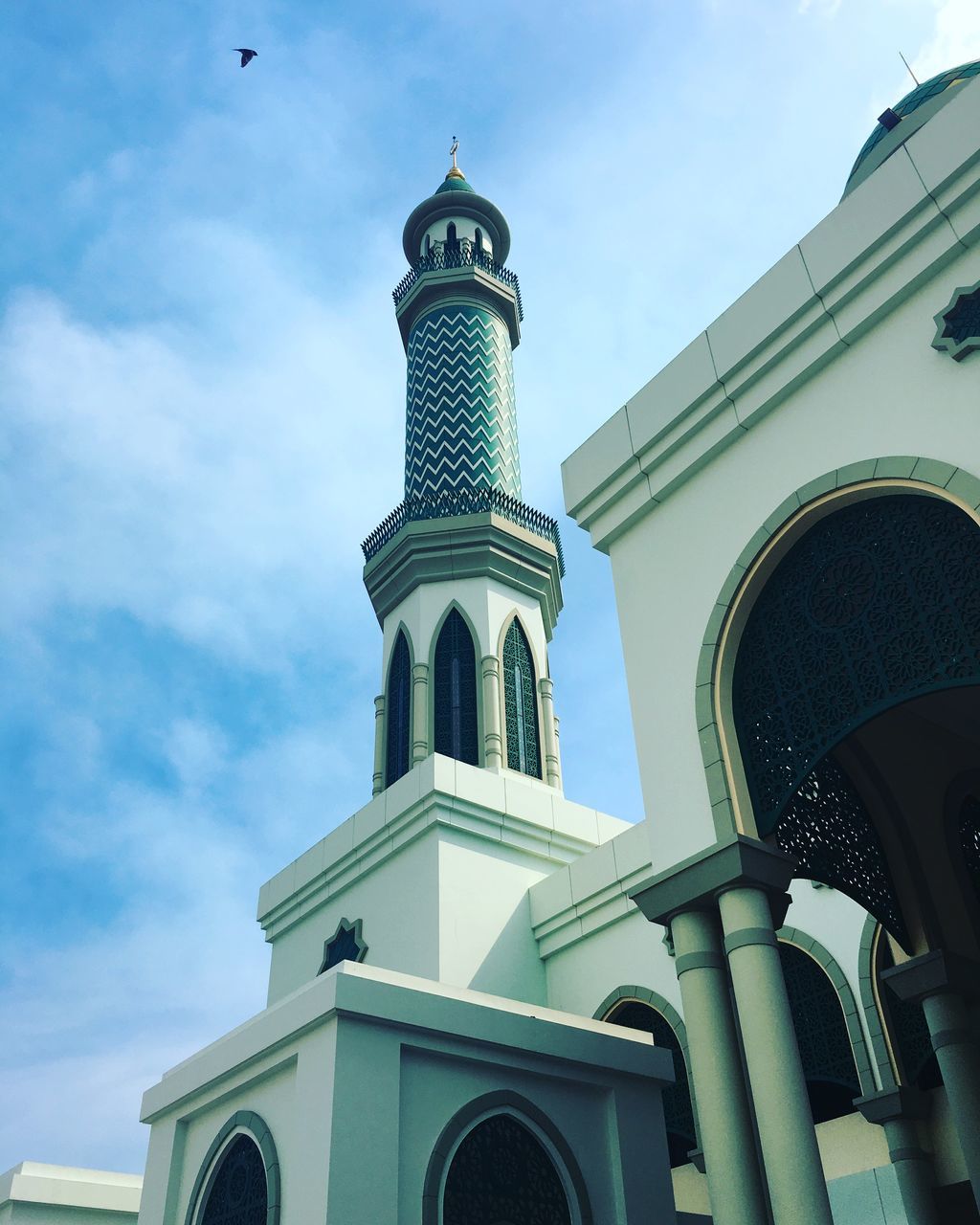 architecture, low angle view, building exterior, built structure, sky, place of worship, religion, arch, famous place, history, church, travel destinations, spirituality, dome, travel, tower, tourism, cloud - sky, cathedral