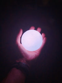 Close-up of hand holding light bulb