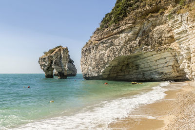 Baia delle zagare in mattinata with arch rock