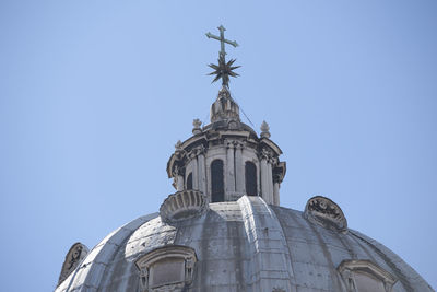 Low angle view of statue of building against blue sky