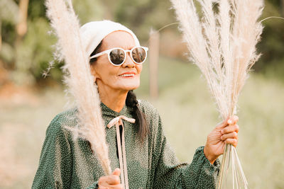 Portrait of a smiling young woman wearing sunglasses