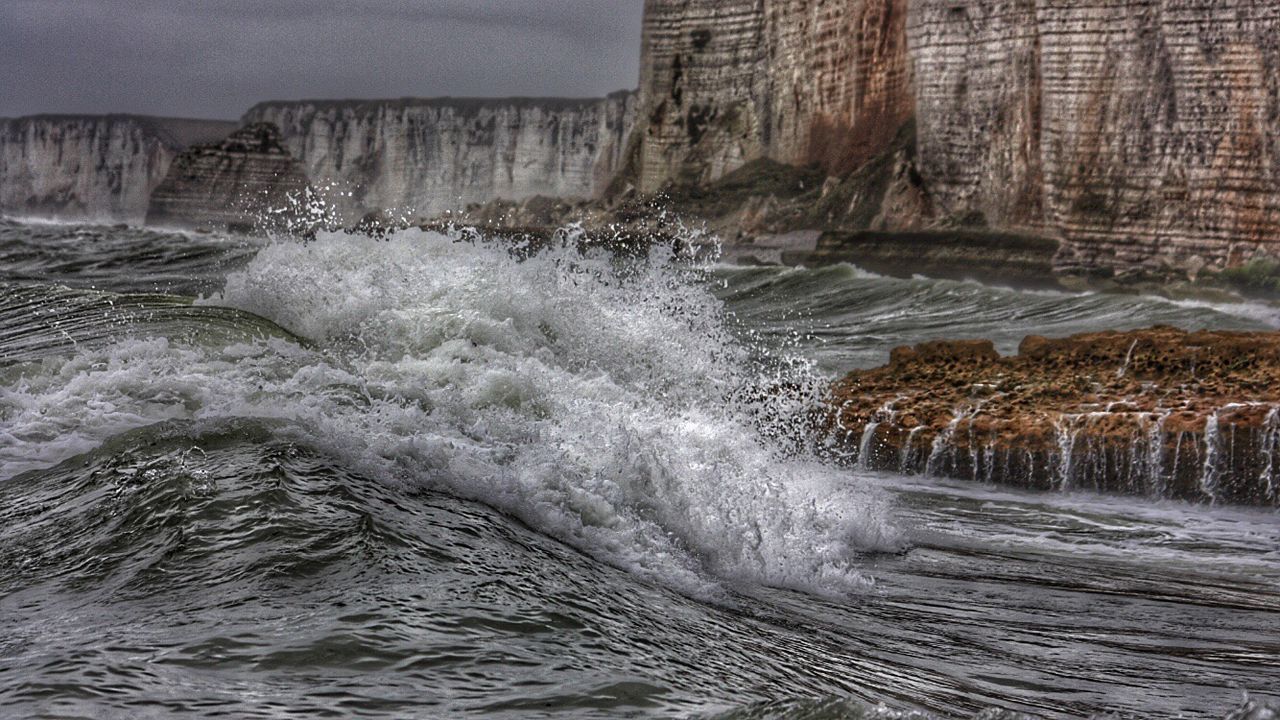 WAVES FLOWING THROUGH ROCKS