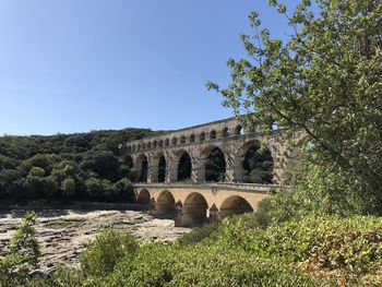 Arch bridge against clear sky