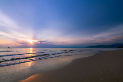 Beautiful cloudy on sunrise at khanom beach, nakhon si thammarat, south thailand, 