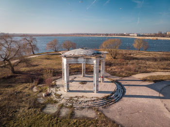 Aerial photo of the old kiosk on the morii lake island, bucharest, romania. colors, impressive.