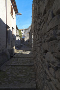 Narrow alley amidst buildings in city