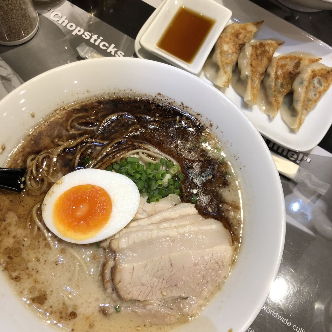 HIGH ANGLE VIEW OF MEAL SERVED IN BOWL