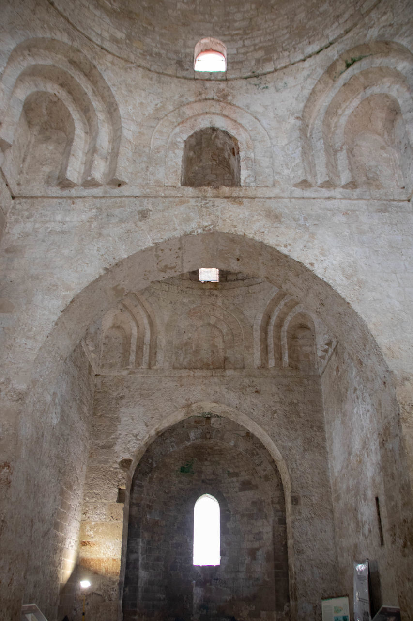 arch, architecture, built structure, history, the past, crypt, religion, building, place of worship, ancient history, indoors, belief, no people, travel destinations, spirituality, temple, old, vault, travel, ancient, day, tourism, abbey, ceiling, low angle view