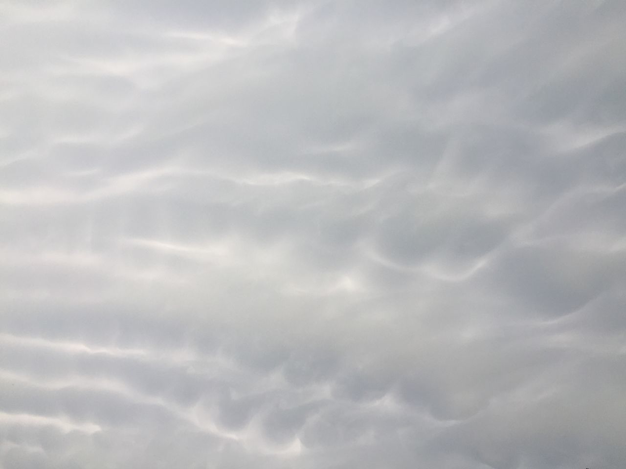 sky, cloud - sky, cloudy, beauty in nature, low angle view, tranquility, scenics, sky only, tranquil scene, backgrounds, cloudscape, nature, full frame, weather, cloud, idyllic, overcast, outdoors, no people, day