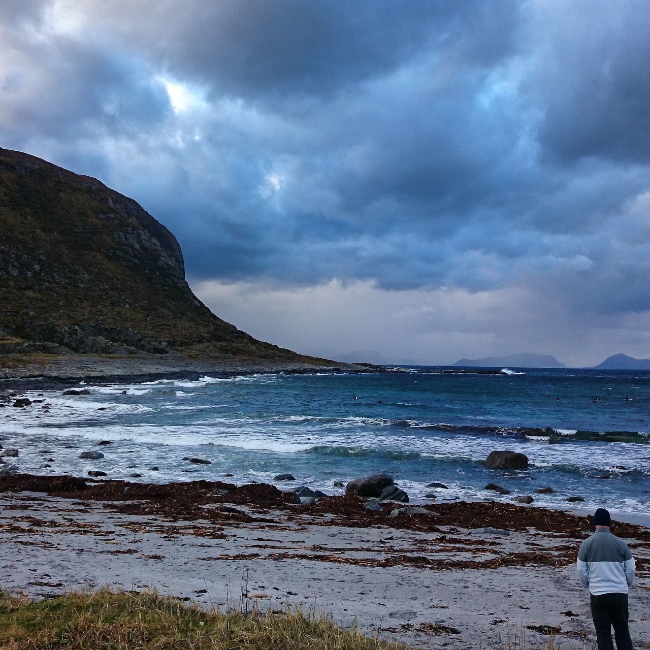 sky, sea, water, cloud - sky, cloudy, scenics, tranquil scene, tranquility, horizon over water, beauty in nature, beach, nature, shore, cloud, weather, overcast, idyllic, rock - object, coastline, outdoors