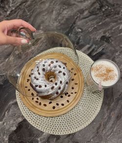 Cropped hand of man holding coffee