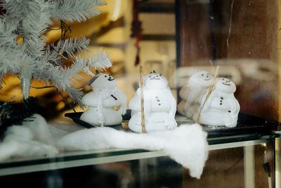 Sweet snowman cakes in the window 