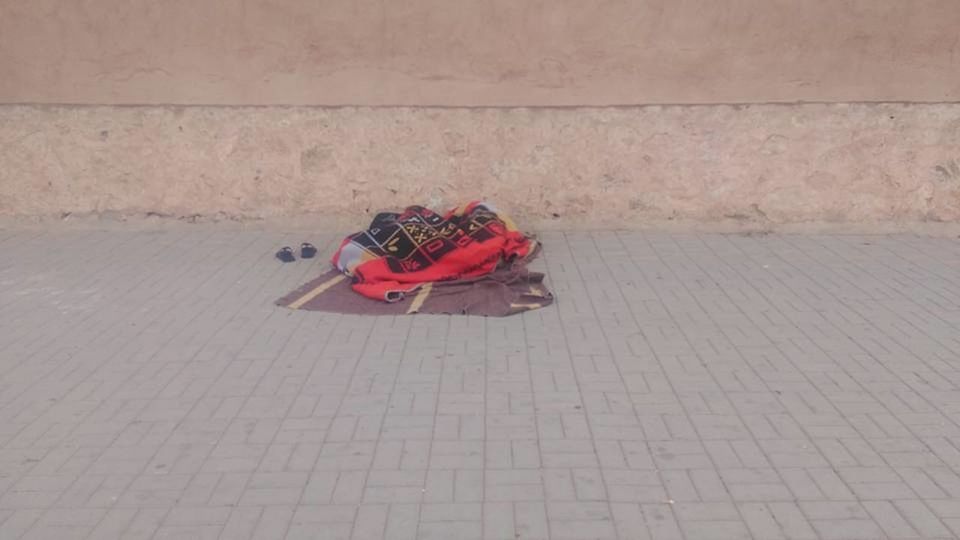 RED SHOES ON COBBLESTONE