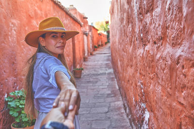 Couple holding hands in santa catalina monastery, convento de santa catalina, arequipa, peru. 