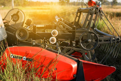 Harvester agriculture machine and harvesting in rice field working