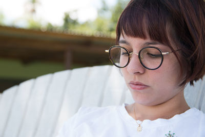 Woman wearing round eyeglasses