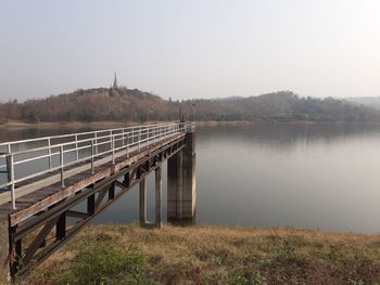 Bridge over lake against clear sky