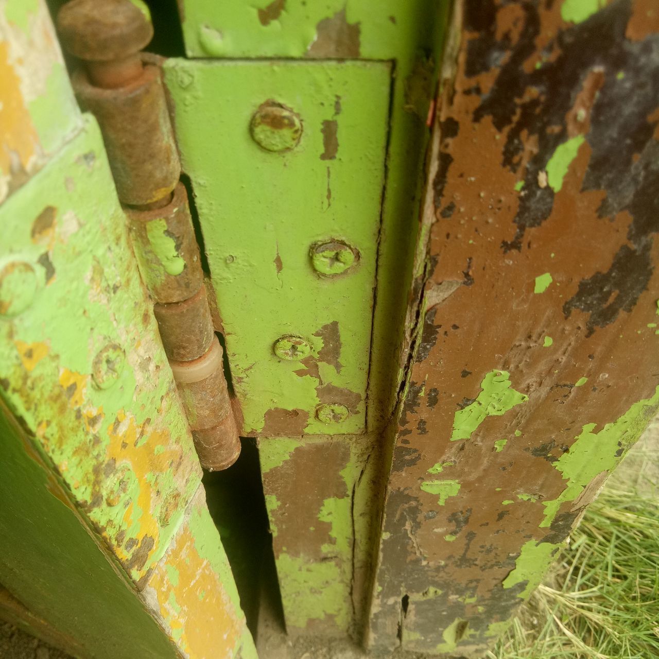 HIGH ANGLE VIEW OF RUSTY METAL CONTAINER