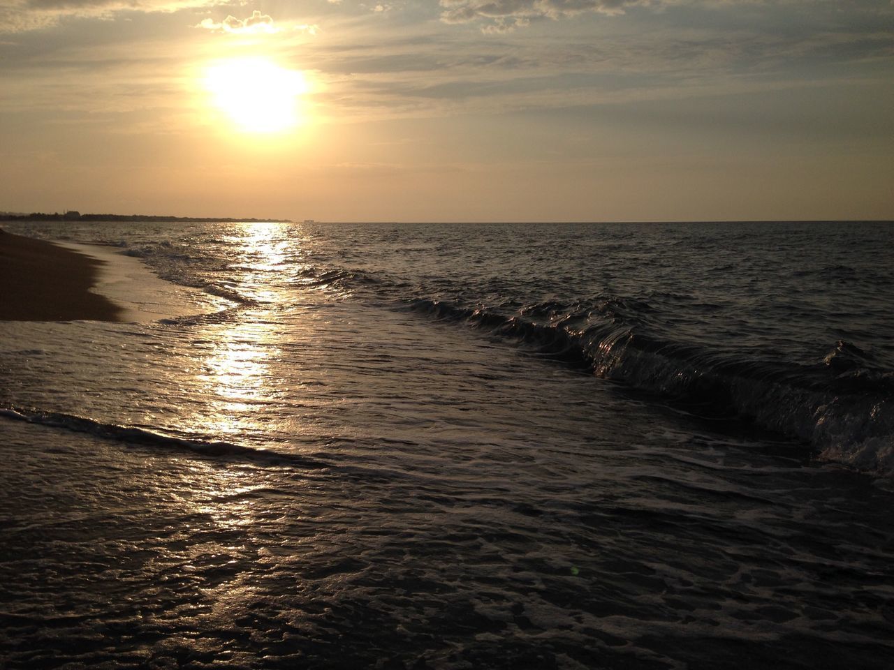 sea, water, horizon over water, sunset, tranquil scene, scenics, sun, beauty in nature, tranquility, sky, rippled, nature, seascape, waterfront, idyllic, reflection, sunlight, wave, orange color, outdoors