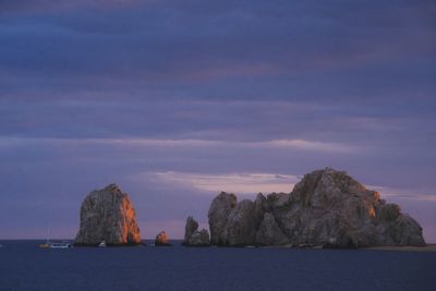 Scenic view of sea against sky in cabo san lucas