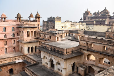 Beautiful view of orchha palace fort, raja mahal and chaturbhuj temple from jahangir mahal, orchha