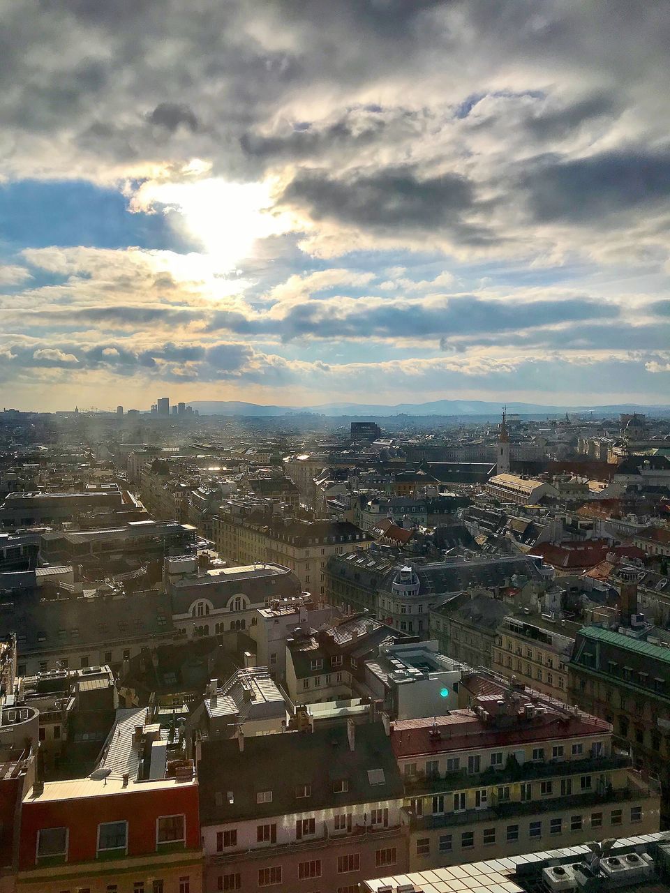 HIGH ANGLE VIEW OF TOWNSCAPE AGAINST SKY IN CITY