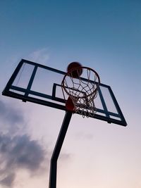 Basketball hoop