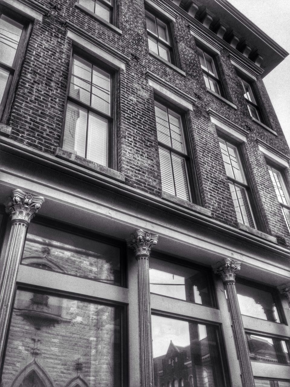 architecture, built structure, building exterior, low angle view, window, building, history, city, old, facade, architectural column, day, outdoors, no people, glass - material, art and craft, sky, arch, architectural feature, art