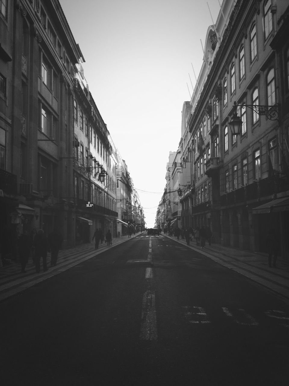 architecture, building exterior, built structure, the way forward, diminishing perspective, clear sky, vanishing point, street, city, transportation, road, building, road marking, incidental people, sky, outdoors, day, copy space, empty, city life