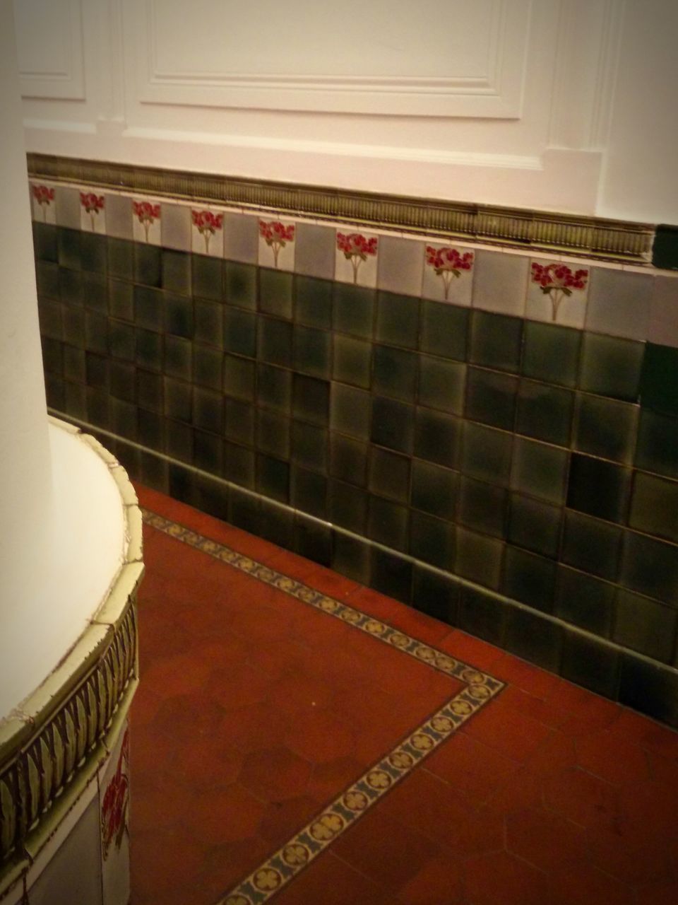 indoors, text, western script, communication, ceiling, built structure, red, architecture, wall - building feature, non-western script, no people, hanging, pattern, modern, in a row, tile, design, tiled floor, capital letter, illuminated