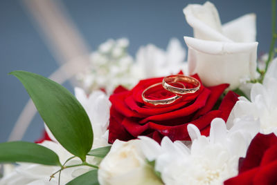 Close-up of wedding rings on bouquet
