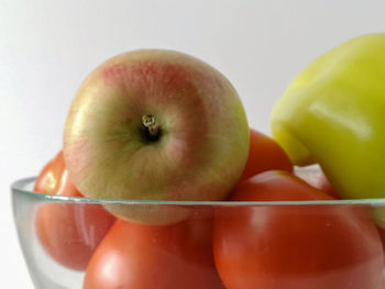 Close-up of apples in bowl