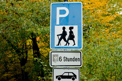Information sign on road