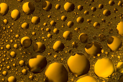 Full frame shot of bubbles in glass