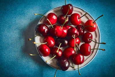 Directly above shot of cherries in bowl on table