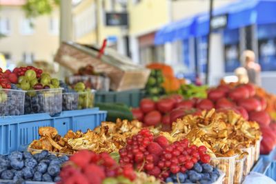 Redcurrants, raspberries, gooseberries, billberries, and other fruit and vegetables for sale.