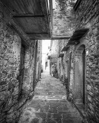 Narrow alley along old building