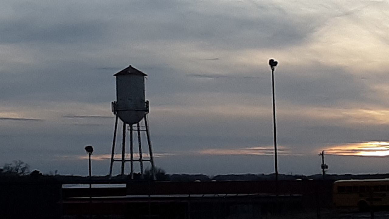 LOW ANGLE VIEW OF SILHOUETTE STREET LIGHT AGAINST SKY AT DUSK