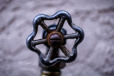 Close-up of rusty metal chain