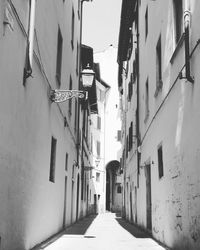 Narrow street between buildings