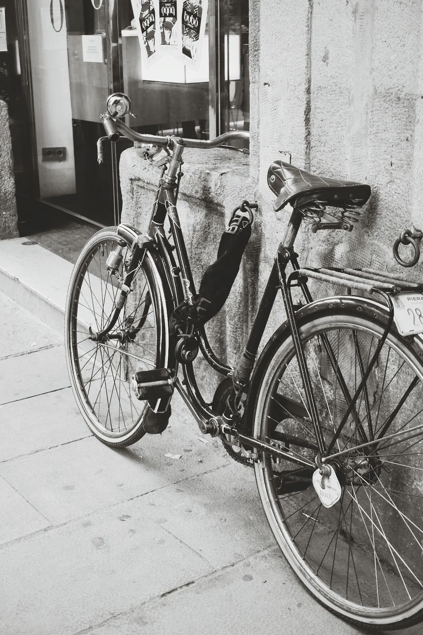 bicycle, mode of transport, transportation, land vehicle, stationary, building exterior, parked, parking, built structure, architecture, street, wall - building feature, wheel, sidewalk, outdoors, leaning, day, house, city, no people