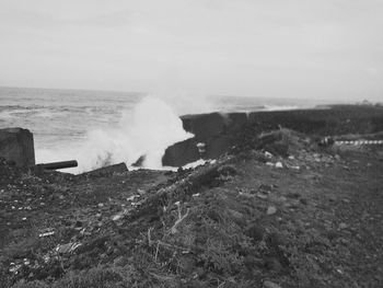 Waves splashing on rocks