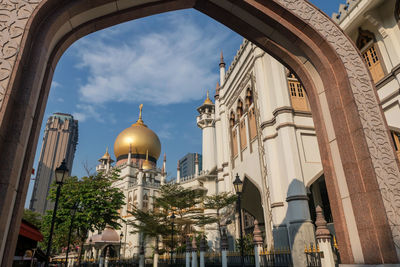 Sultan mosque masjid entrance gate against blue sky in the kampong glam district, bugis, singapore