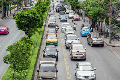 Bangkokthailand,30 jul,2016the traffic density on the roads on saturday in bangkok thailand.