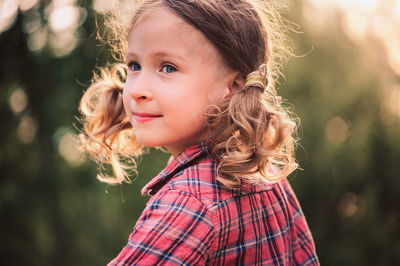 Portrait of cute girl smiling