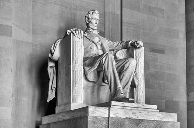 Abraham lincoln monument inside lincoln memorial, washington dc, usa